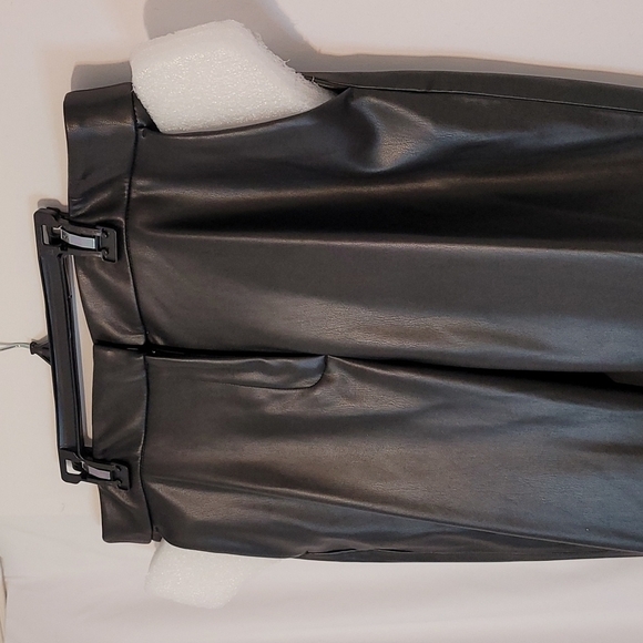 𝅺Alfani Women's Faux Leather Finish Slim Fit Petite Pants - Picture 6 of 16